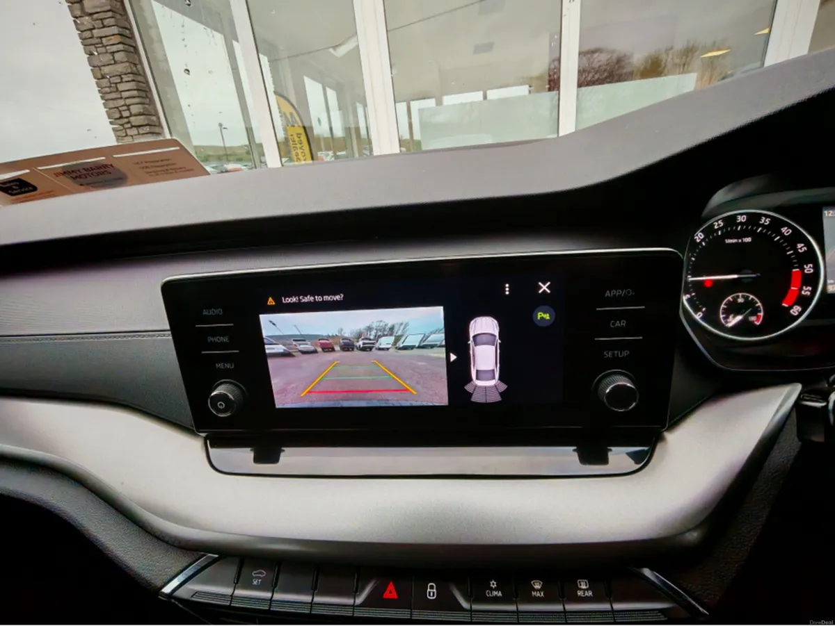 SKODA OCTAVIA AMBITION 2.0 TDI 115HP 5DR - Image 2