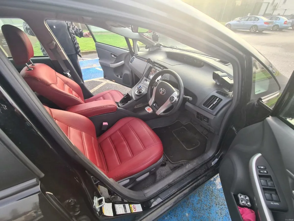 Toyota Prius Hybrid 1.8  High specs - Image 3