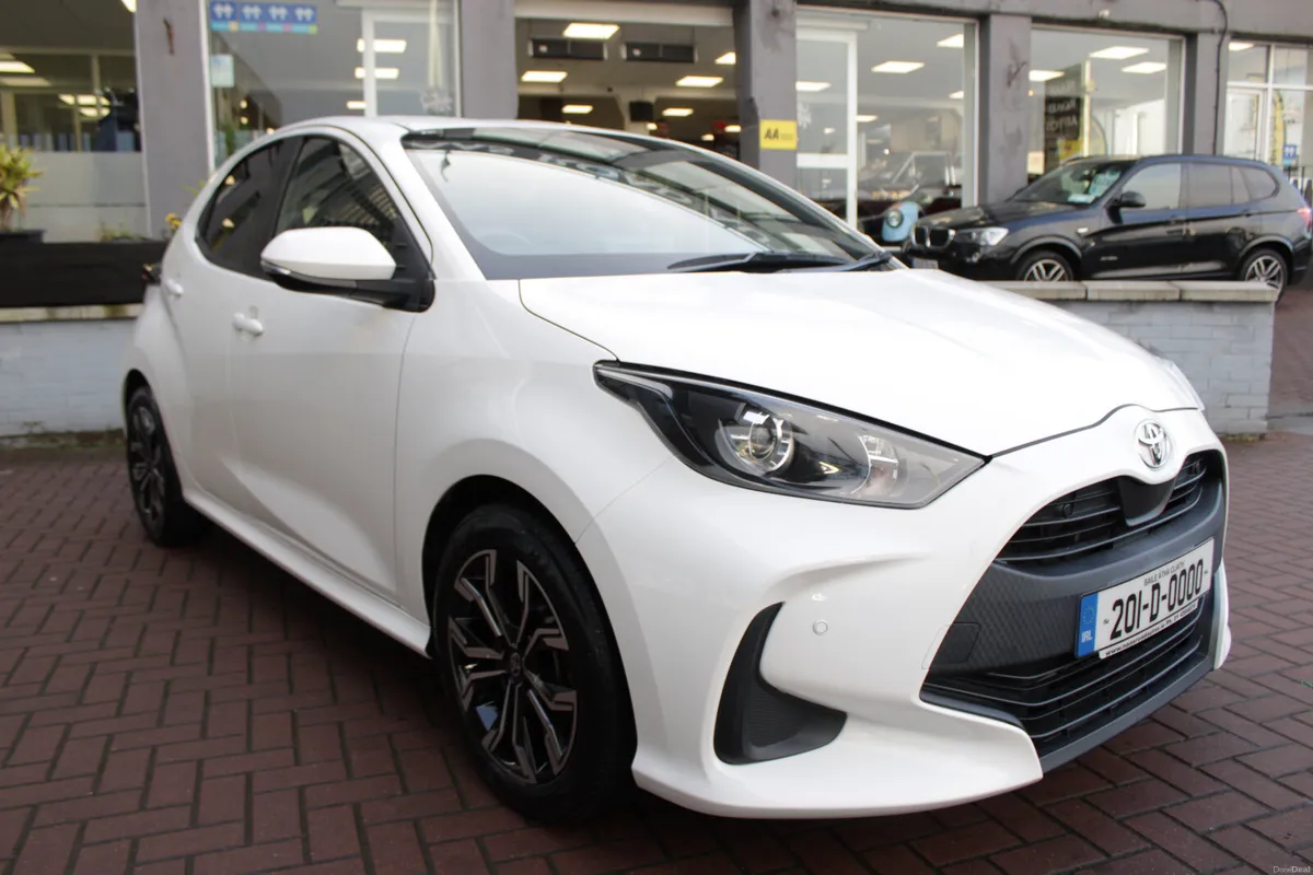 1.0 SPORT 5DR HATCHBACK AUTOMATIC // IMMACULATE CO - Image 2
