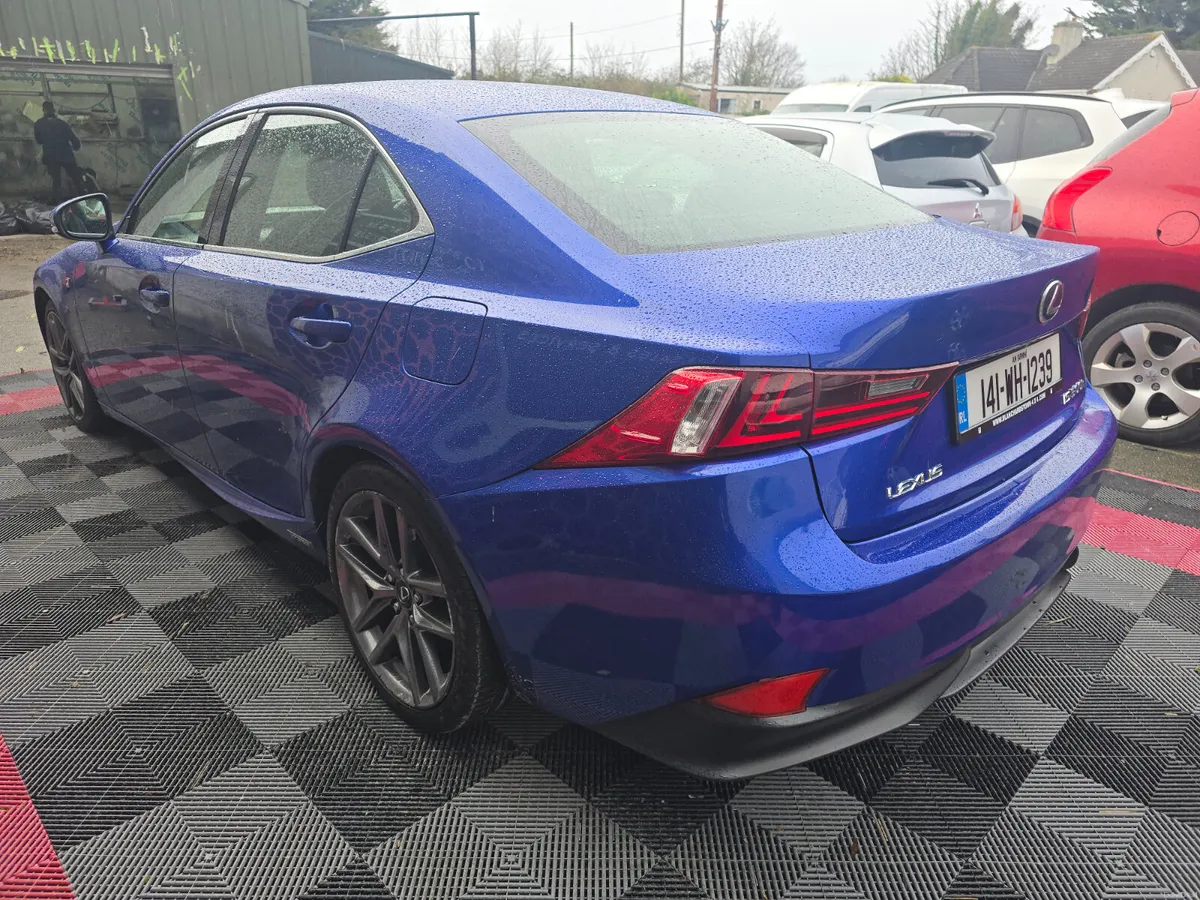 2014 LEXUS IS300H - Image 4