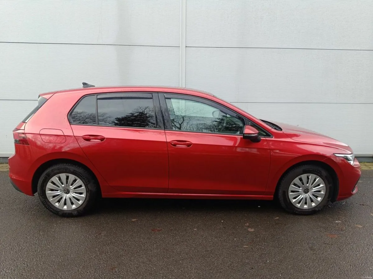 Volkswagen Golf Life 2.0 TDI 115HP M6F - Image 2
