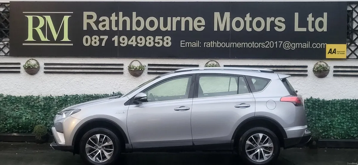 Toyota RAV4 2019 Hybrid Luna/sport Mint Condition - Image 2