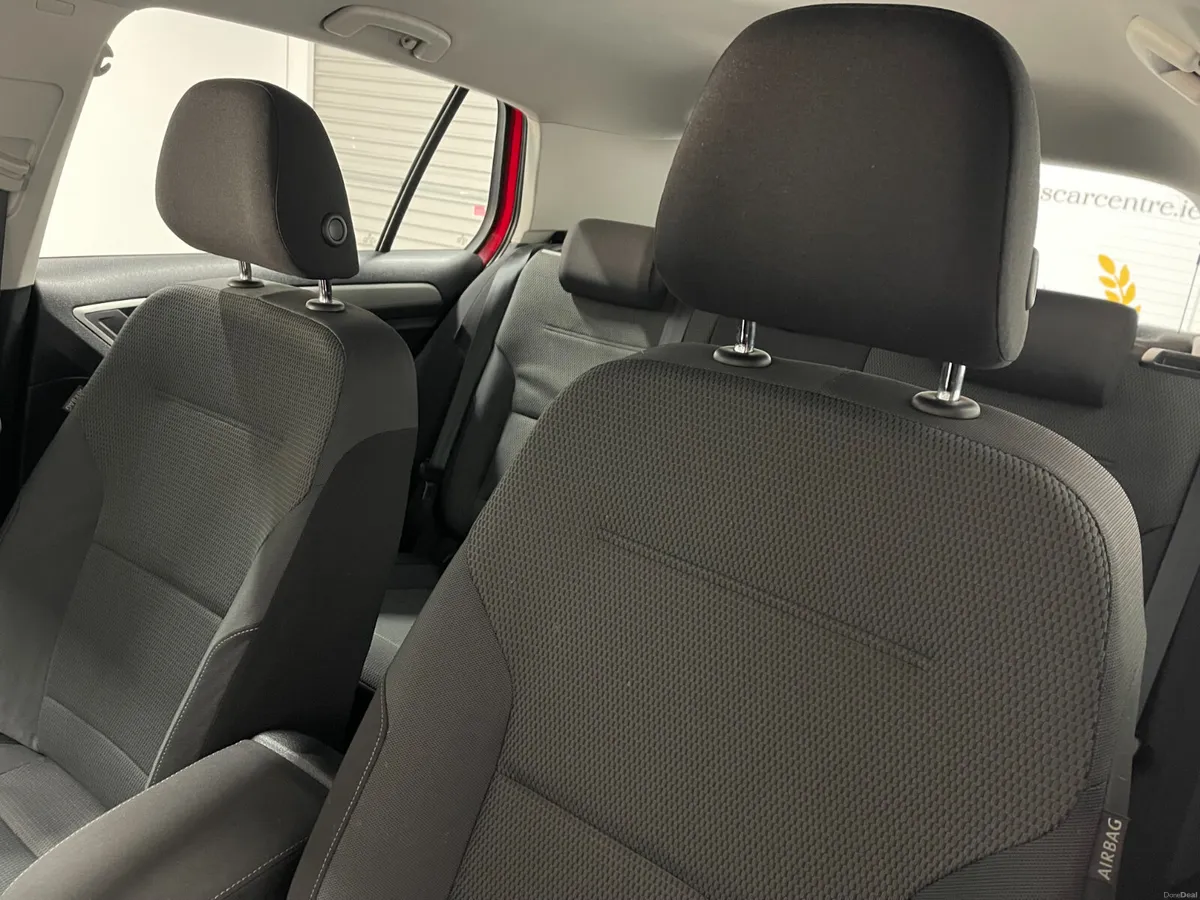 151 Volkswagen Golf 1.2 TSI Automatic 5dr Model - Image 4