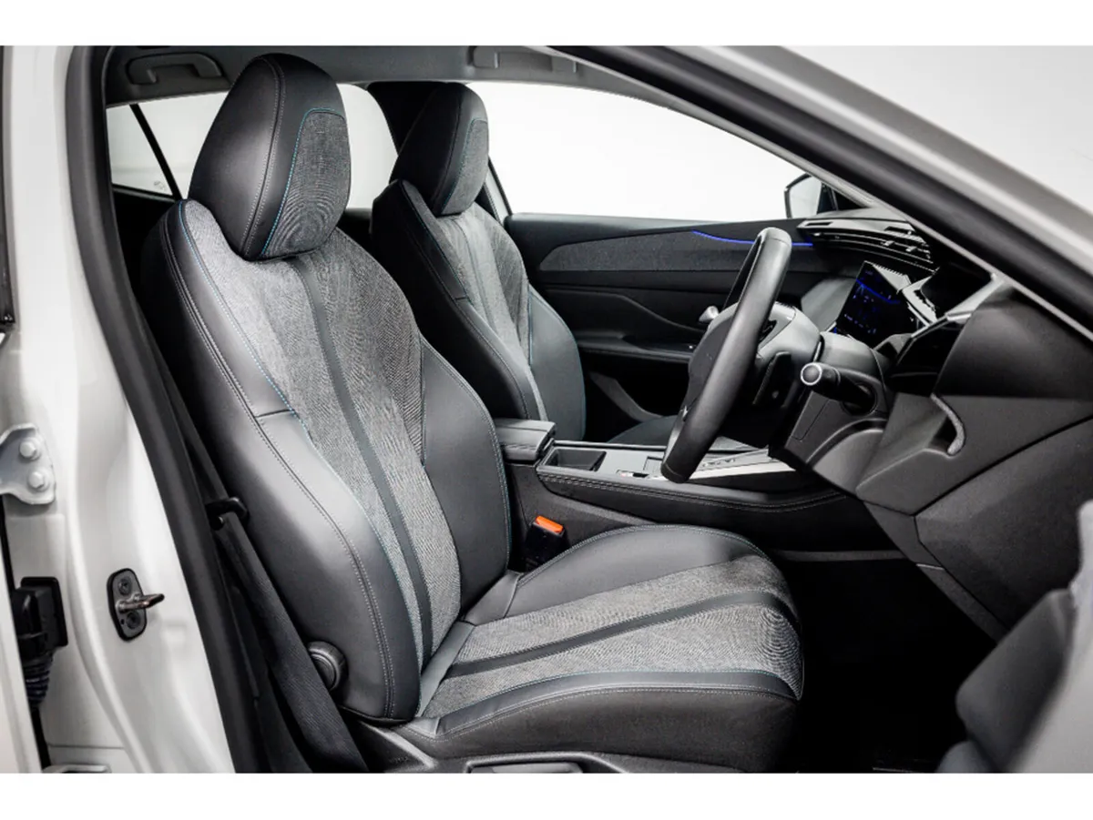 Peugeot 408 Allure Premium 1.6 PHEV Auto 225HP - Image 3