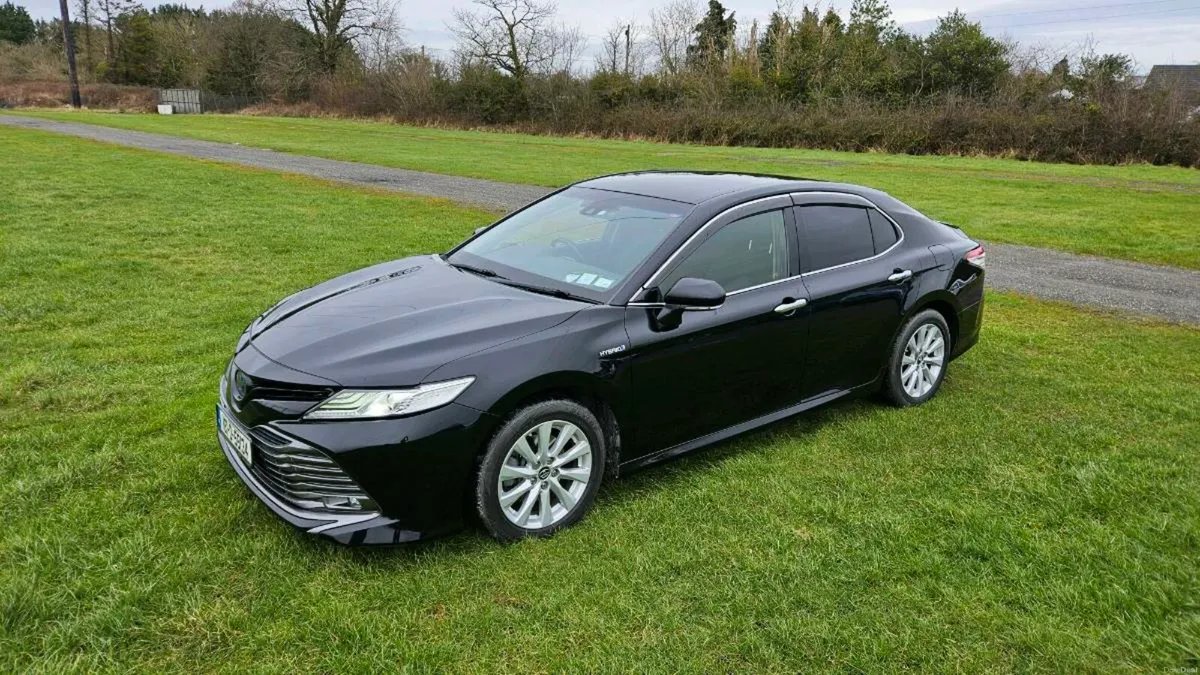 Toyota Camry Hybrid - Image 3