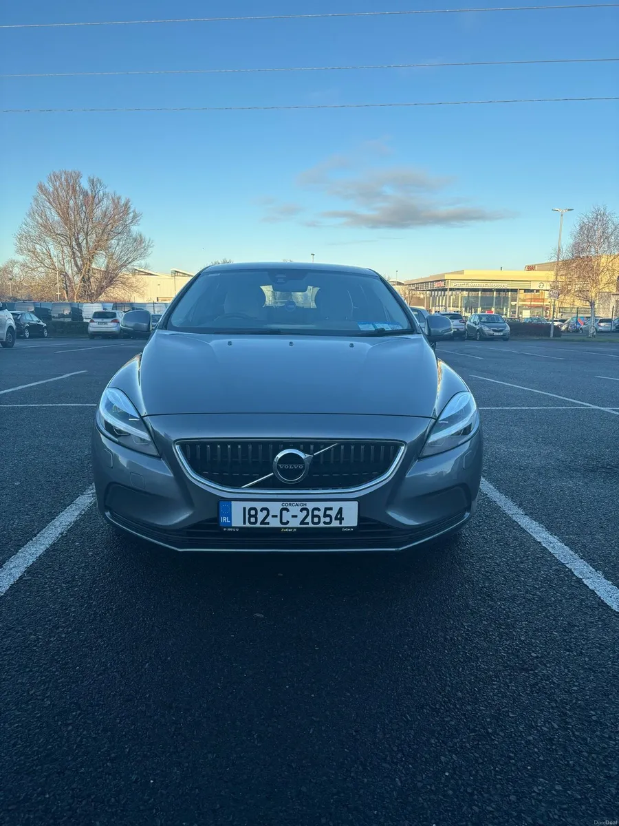2018 Volvo V40 D2 2.0 Litre Diesel Momentum Ed - Image 2