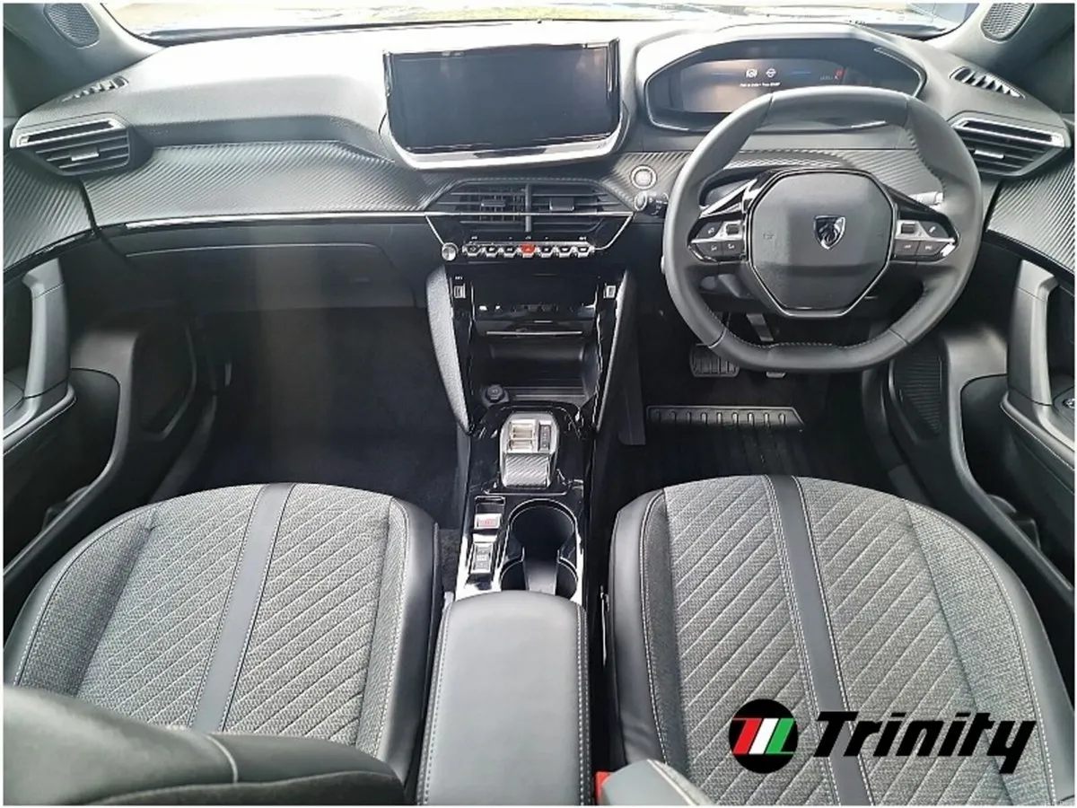 Peugeot 2008 ** 136HP ELECTRIC 50KWH ** AUTO ALLUR - Image 2