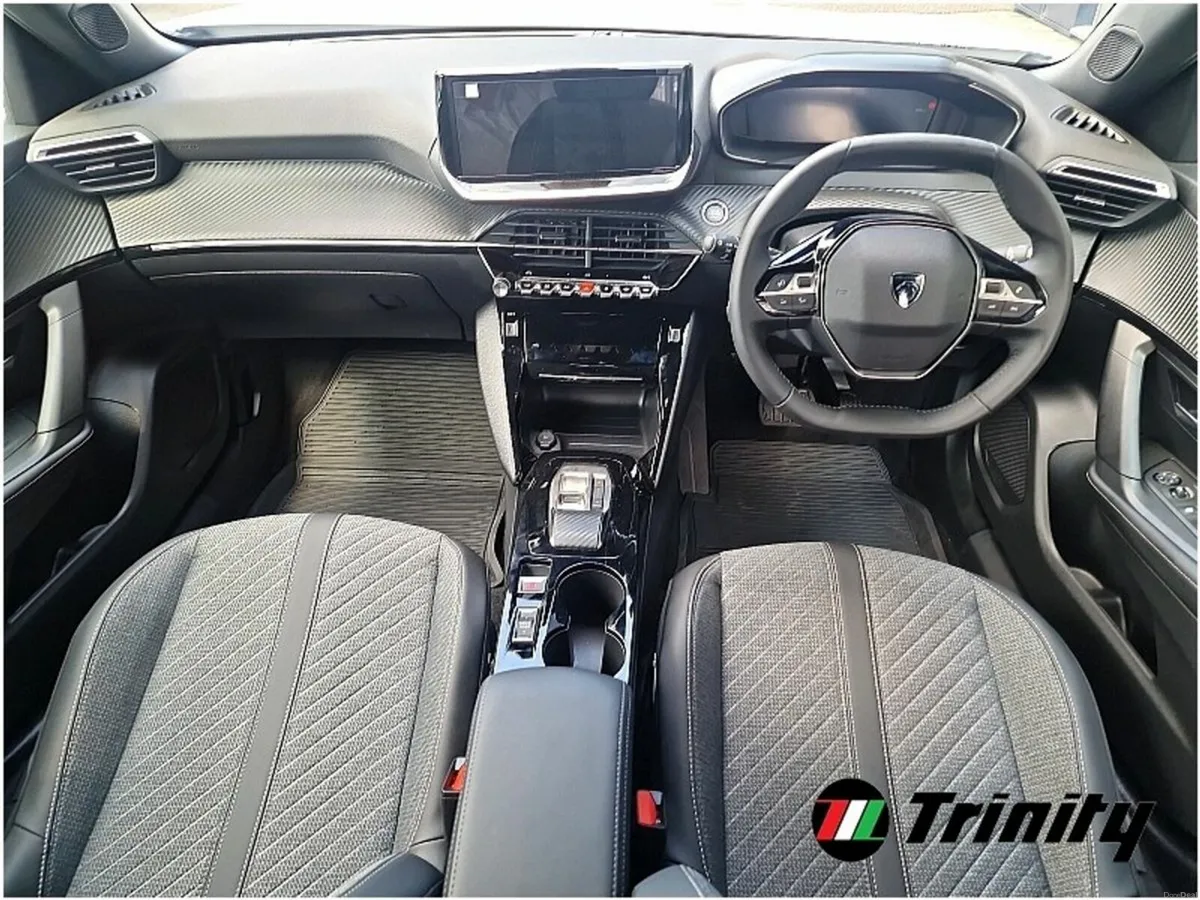 Peugeot 2008 DIRECTORS CAR ** ELECTRIC 156BHP ** 5 - Image 2