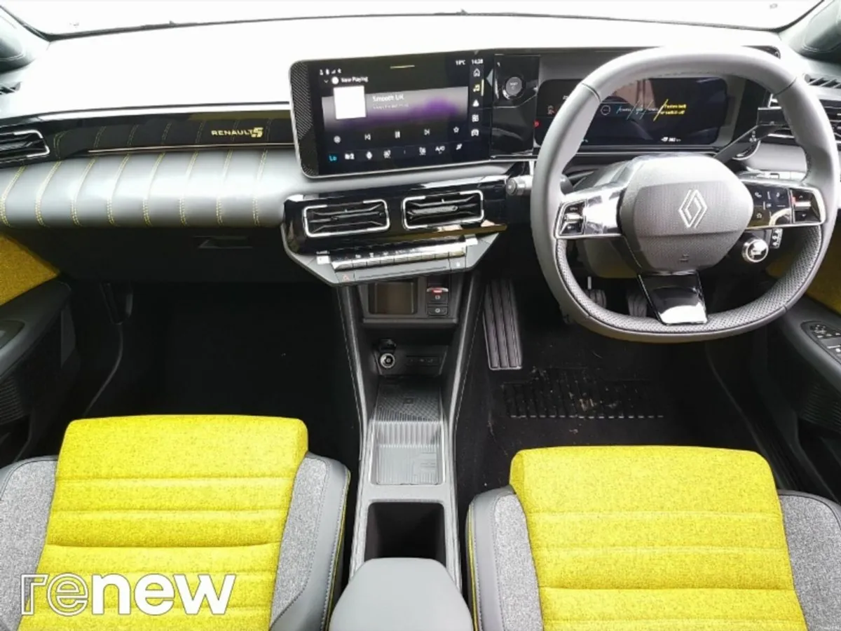 Renault 5 52kWh 150hp Iconic - Image 2