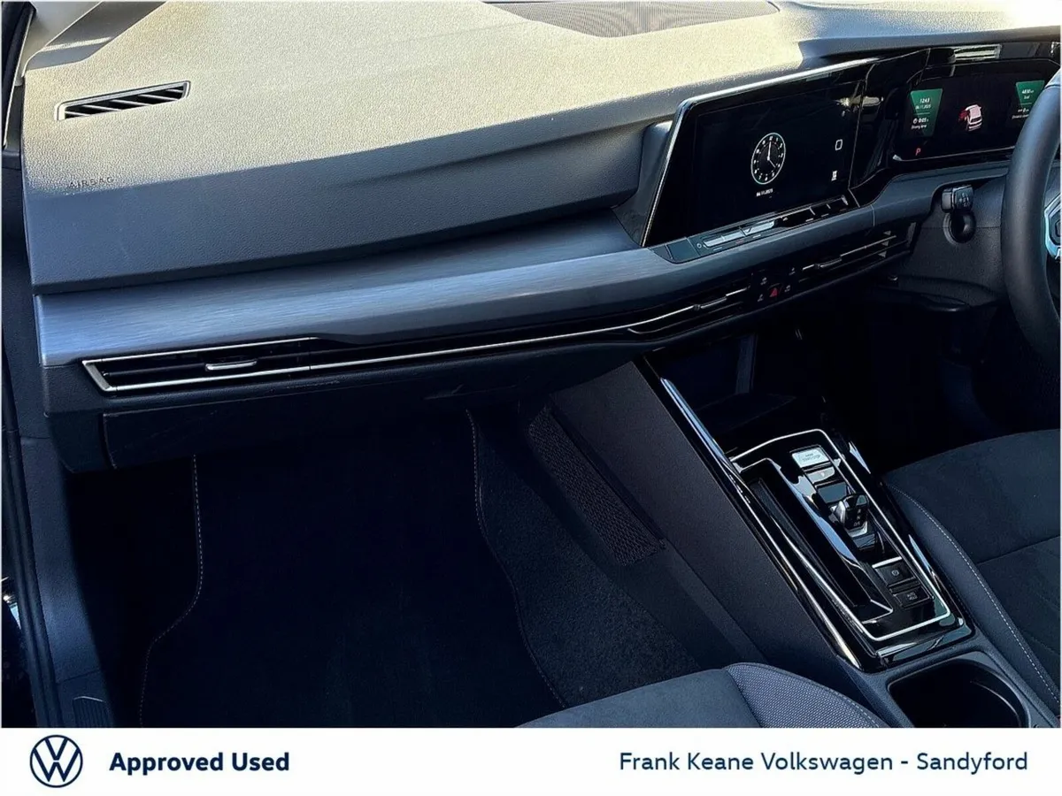 Volkswagen Golf *STYLE* 1.4TSI 204HP PHEV Auto @Fr - Image 4