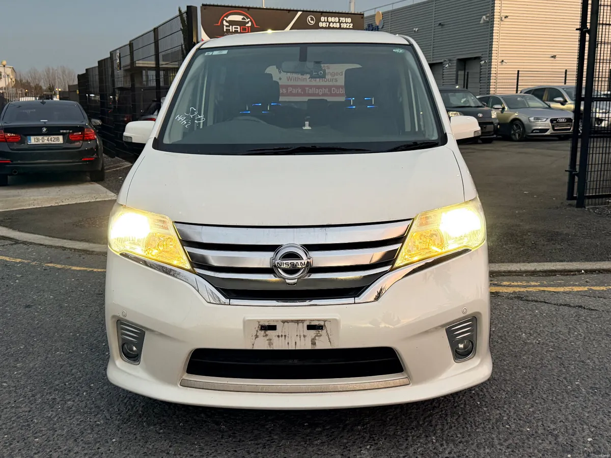 nissan serena 2013 white - Image 1