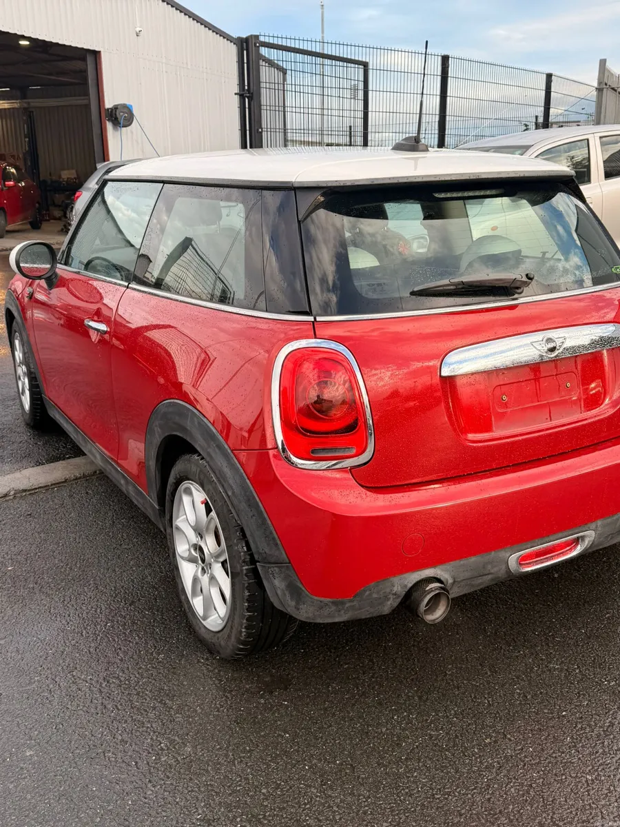 Mini cooper red 1.49 L 2014 - Image 2
