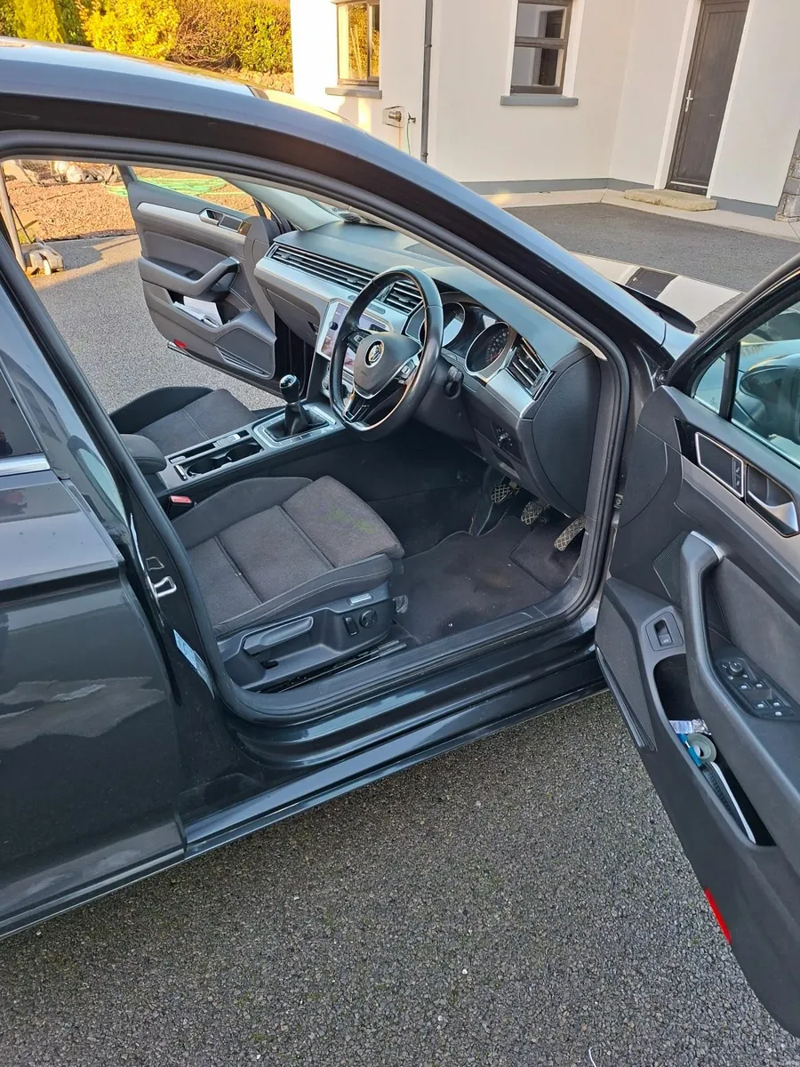 Volkswagen Passat 2019 - Image 4