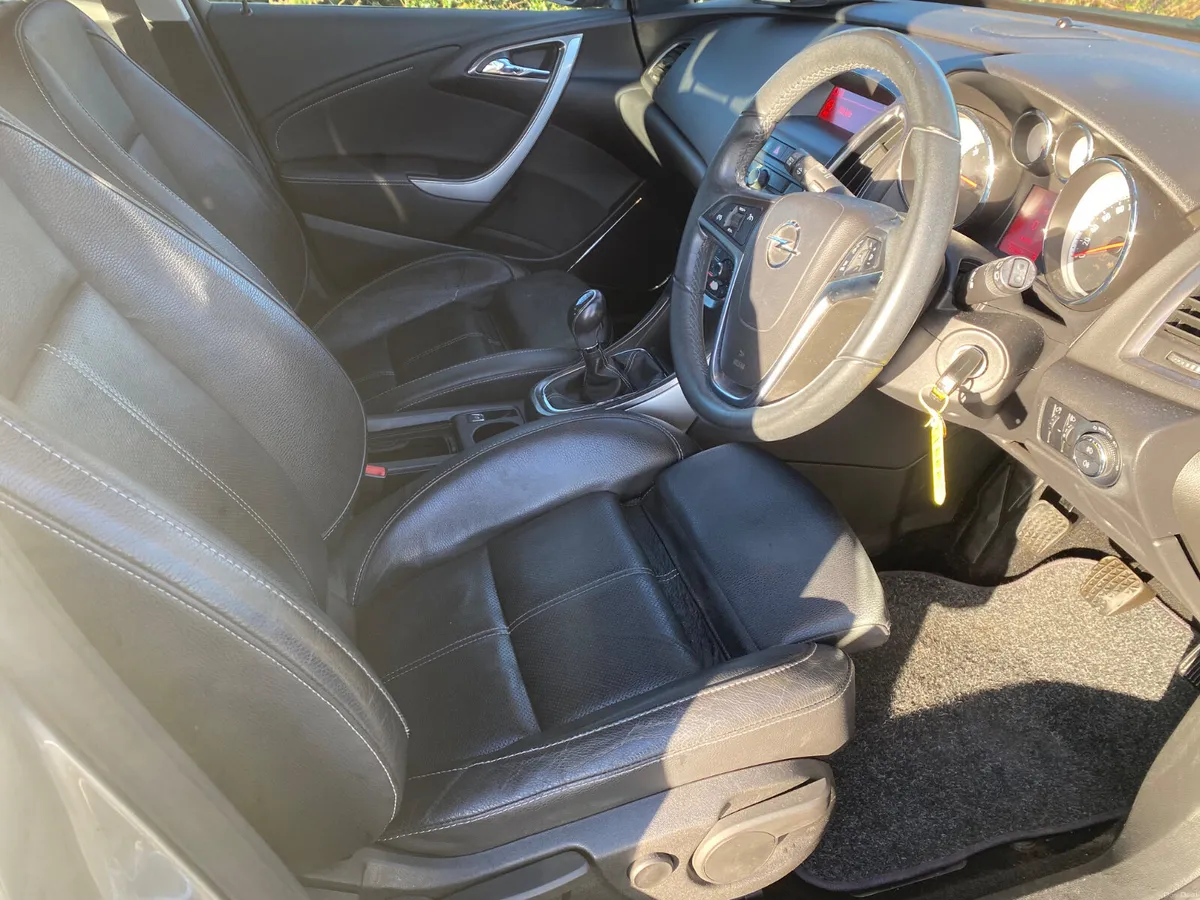 12 Opel Astra NCT January 27 Top Spec Read Full Ad - Image 2