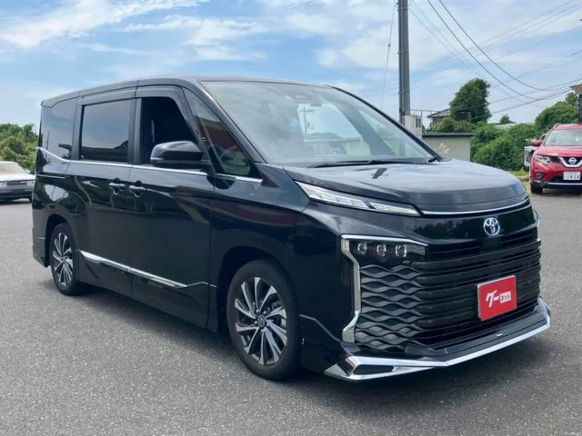 TOYOTA VOXY 2024 - Image 1