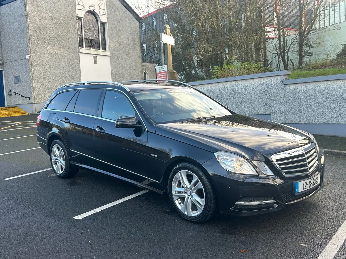 2012 Mercedes E220D  HEARSE - Image 1