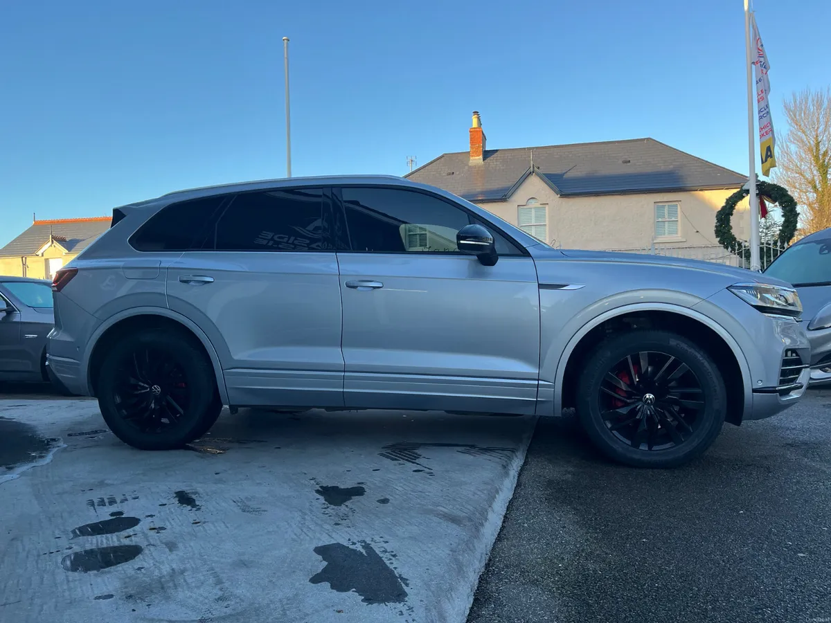 211 Volkswagen Touareg commercial - Image 4