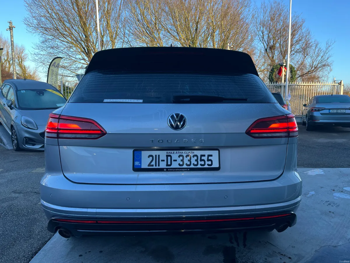 211 Volkswagen Touareg commercial - Image 3