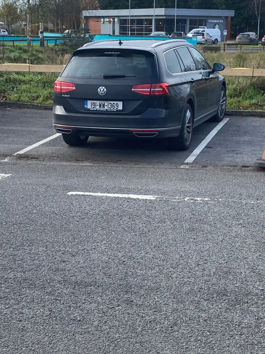 Volkswagen Passat 2019 - Image 2