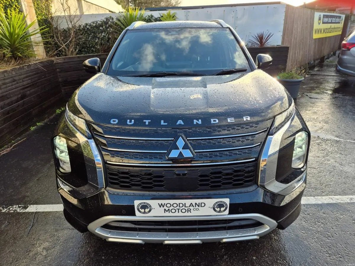 Mitsubishi Outlander 2.4 HYBRID / 7 SEATER / EXCEE - Image 4