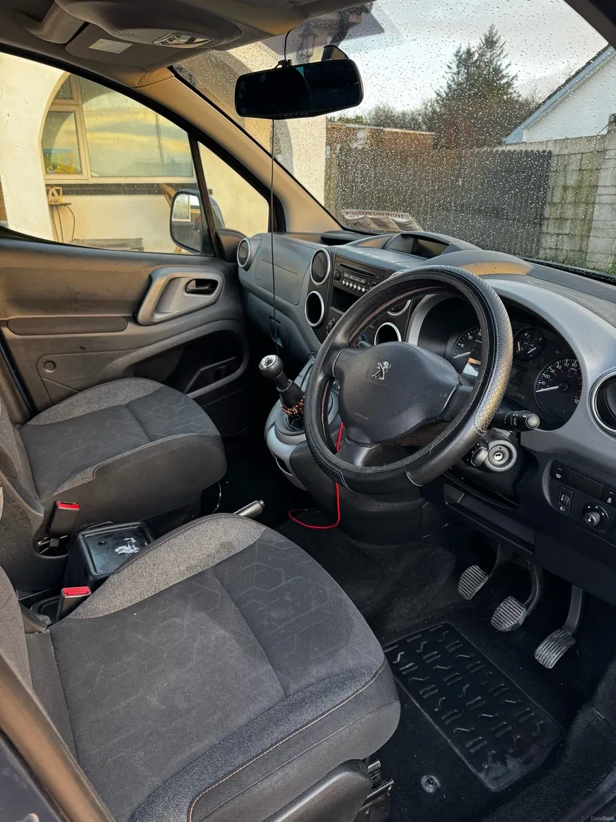 Car wheelchair Accessible - Image 3