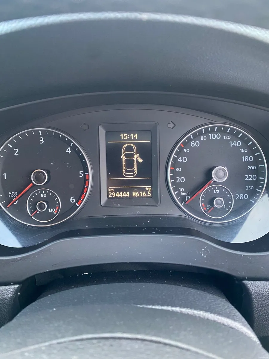 Volkswagen Jetta 2012 - Image 2