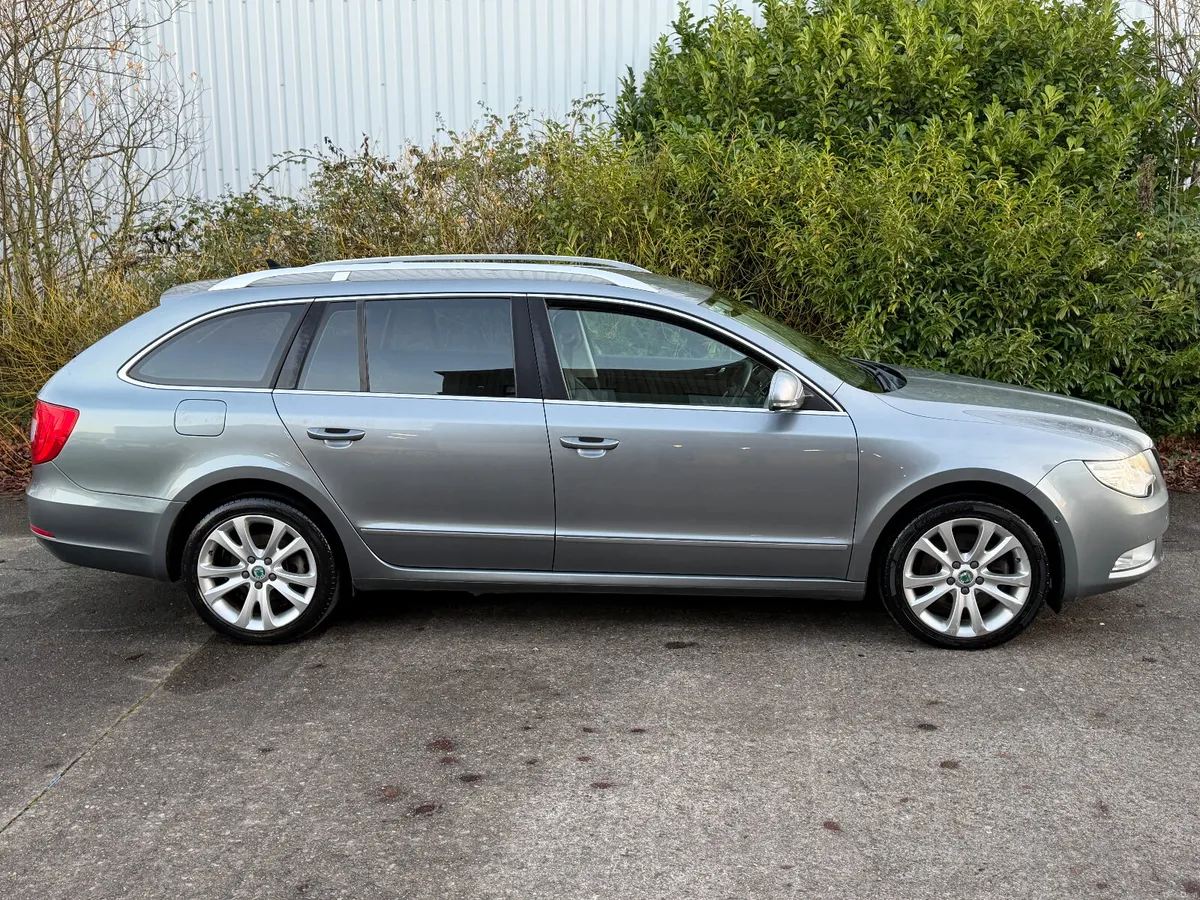 Skoda Superb DSG/LOW KM/AUTO - Image 6