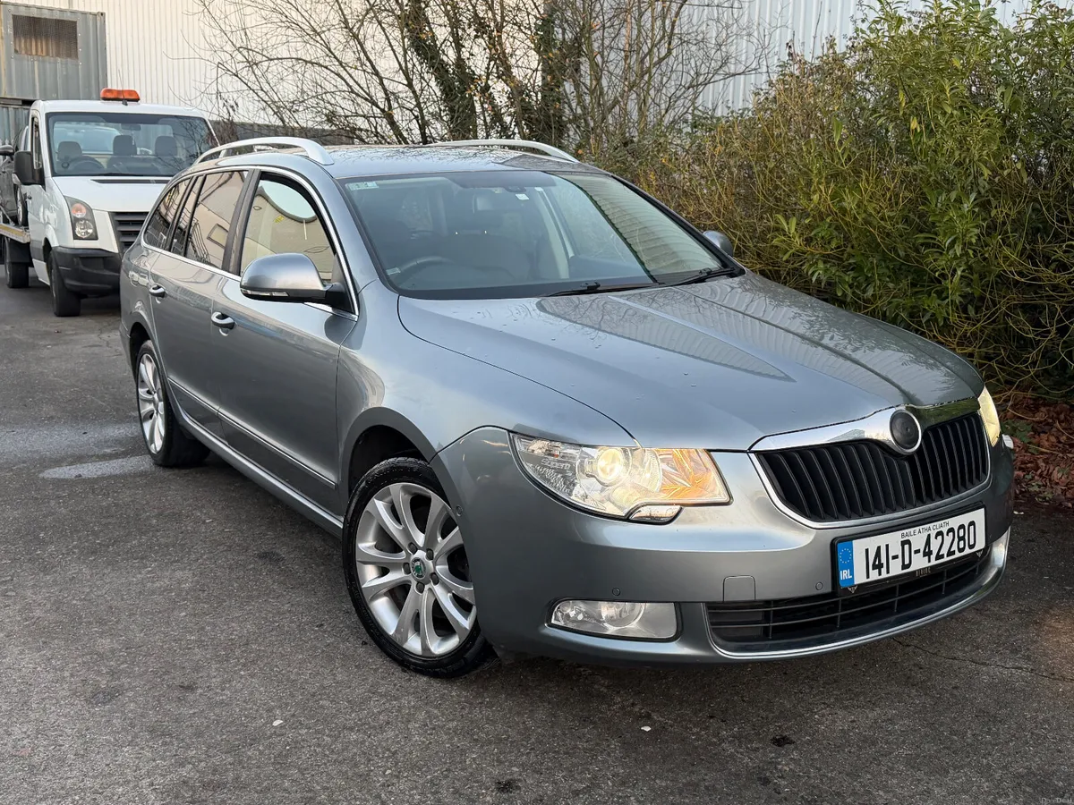 Skoda Superb DSG/LOW KM/AUTO - Image 3