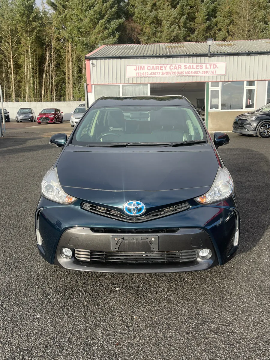 2016-2 Toyota Prius Alpha - Image 2