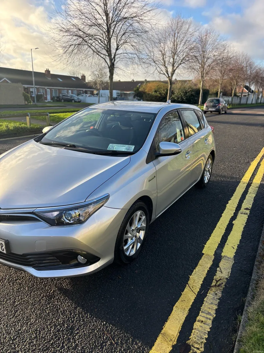 TOYOTA AURIS - Image 2