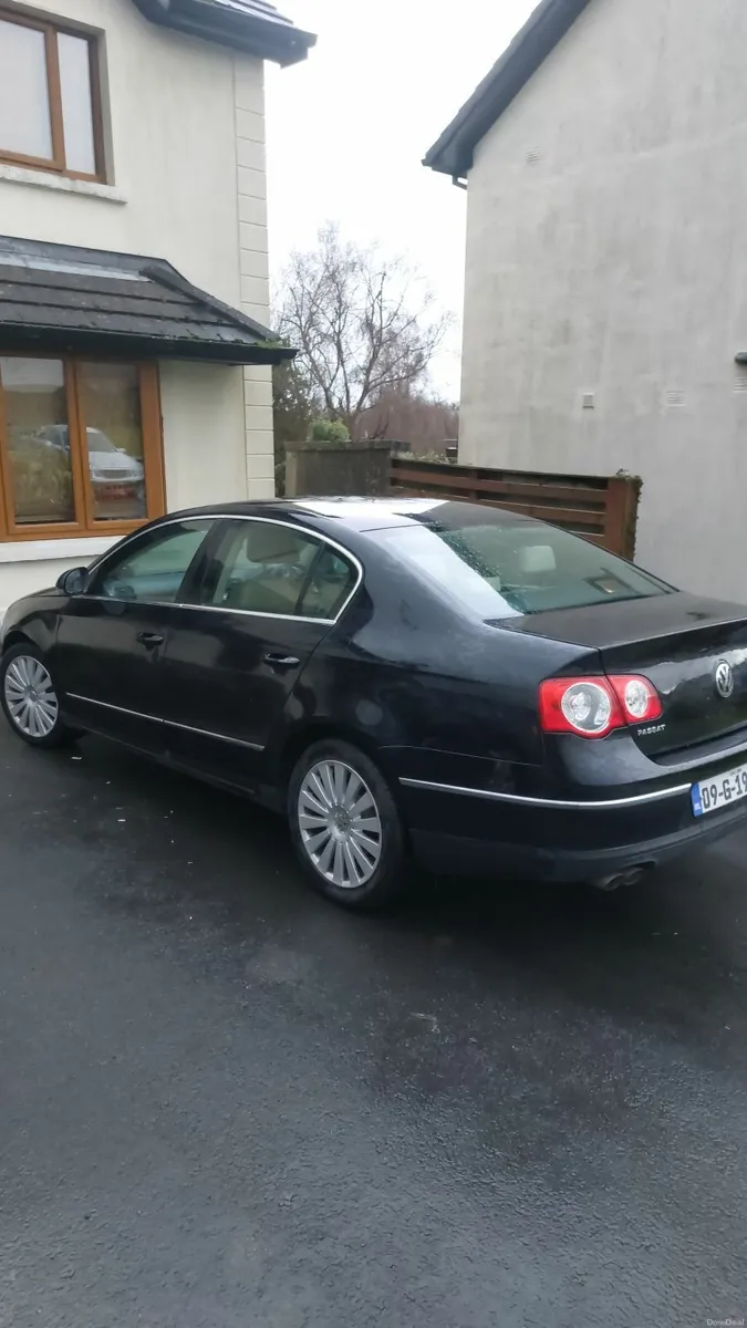 Volkswagen Passat 2009 - Image 2