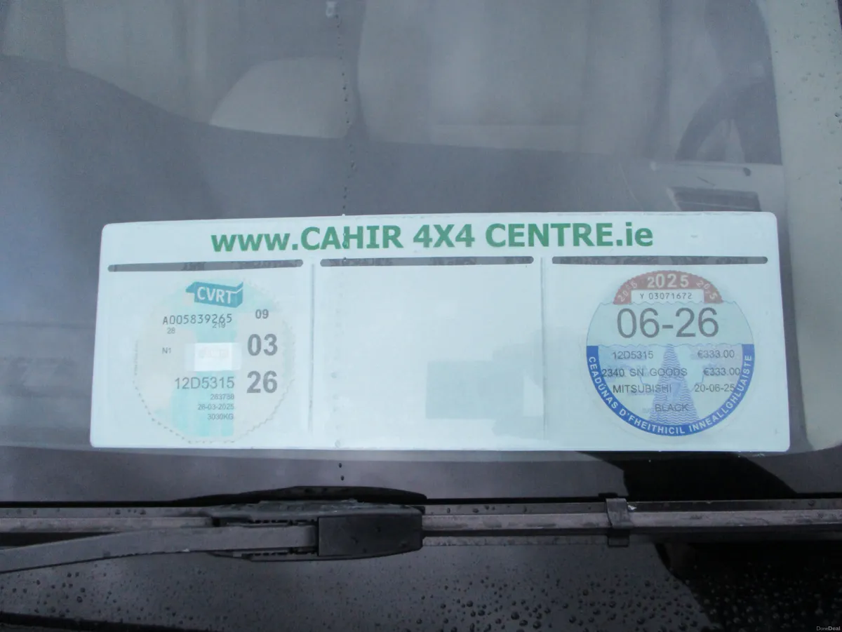 Mitsubishi Pajero 3.2 DID UTILITY AUTO - Image 4