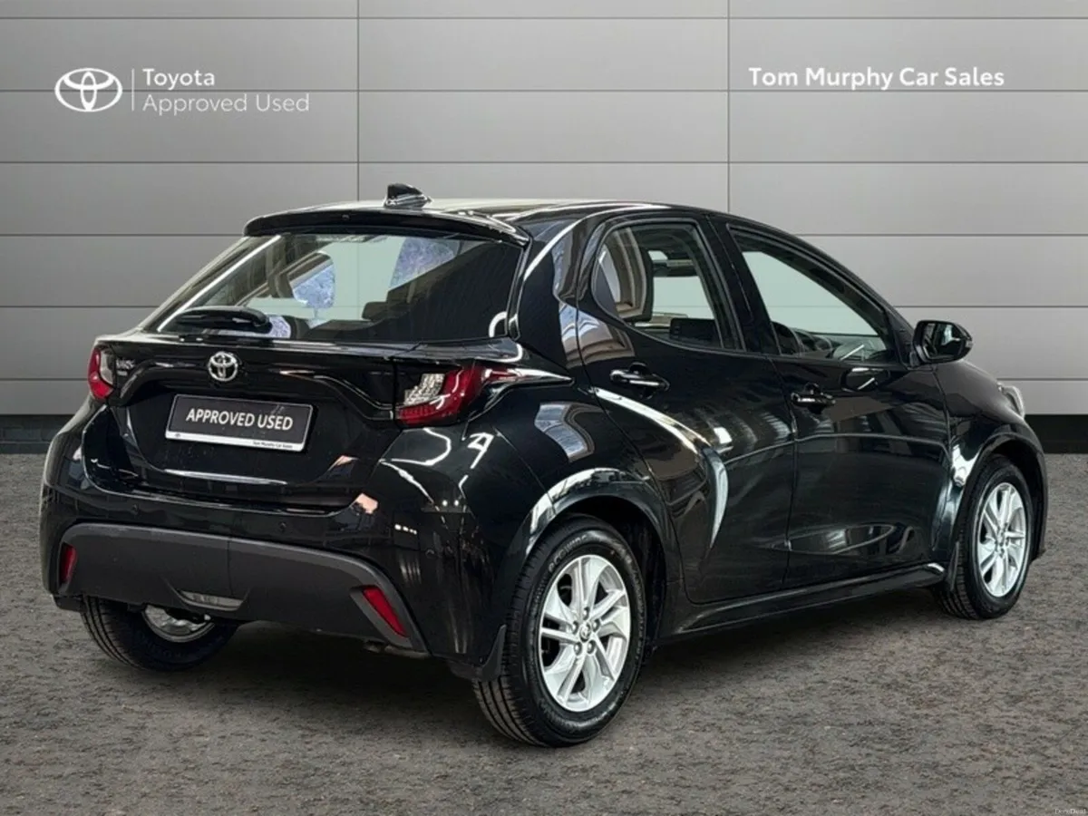 Toyota Yaris YARIS 1.0 LUNA - Image 2