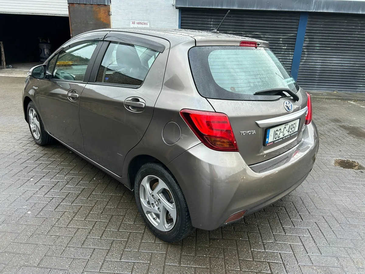 Toyota Yaris 2016 Hybrid LUXURY AUTO - Image 4