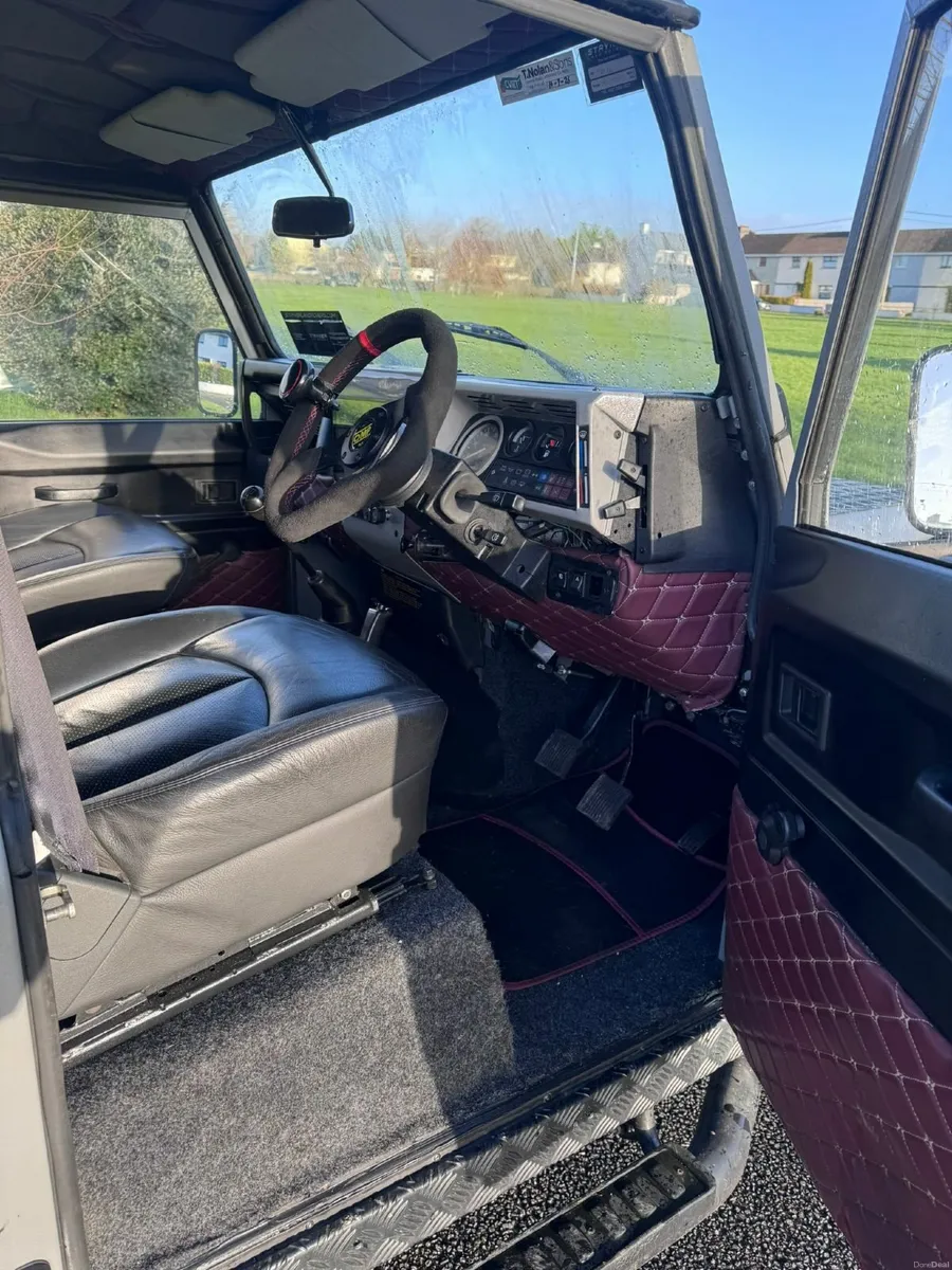 Land Rover Defender 130 - Image 3
