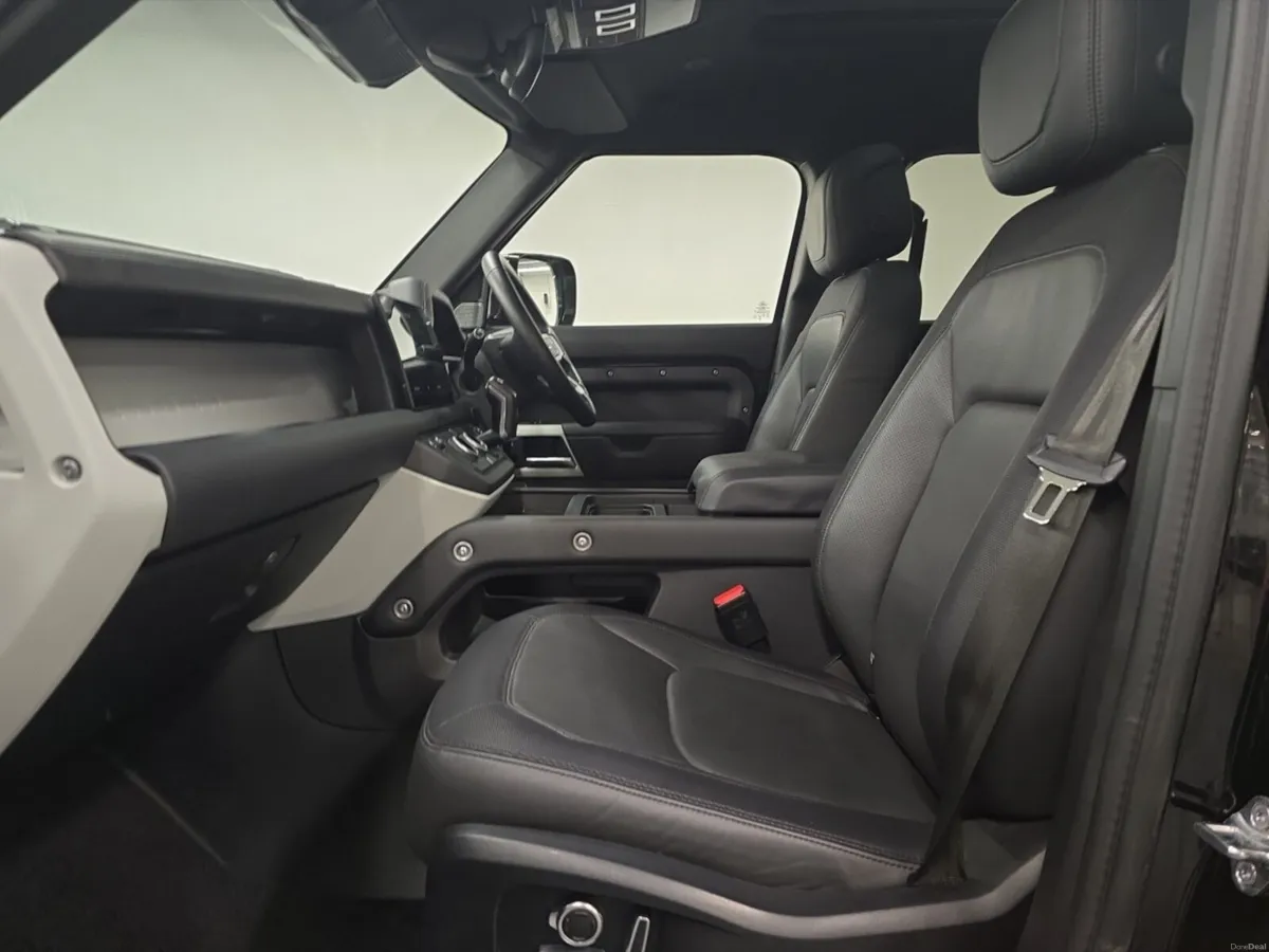 Land Rover Defender Diesel Estate X-Dynamic HSE - Image 3