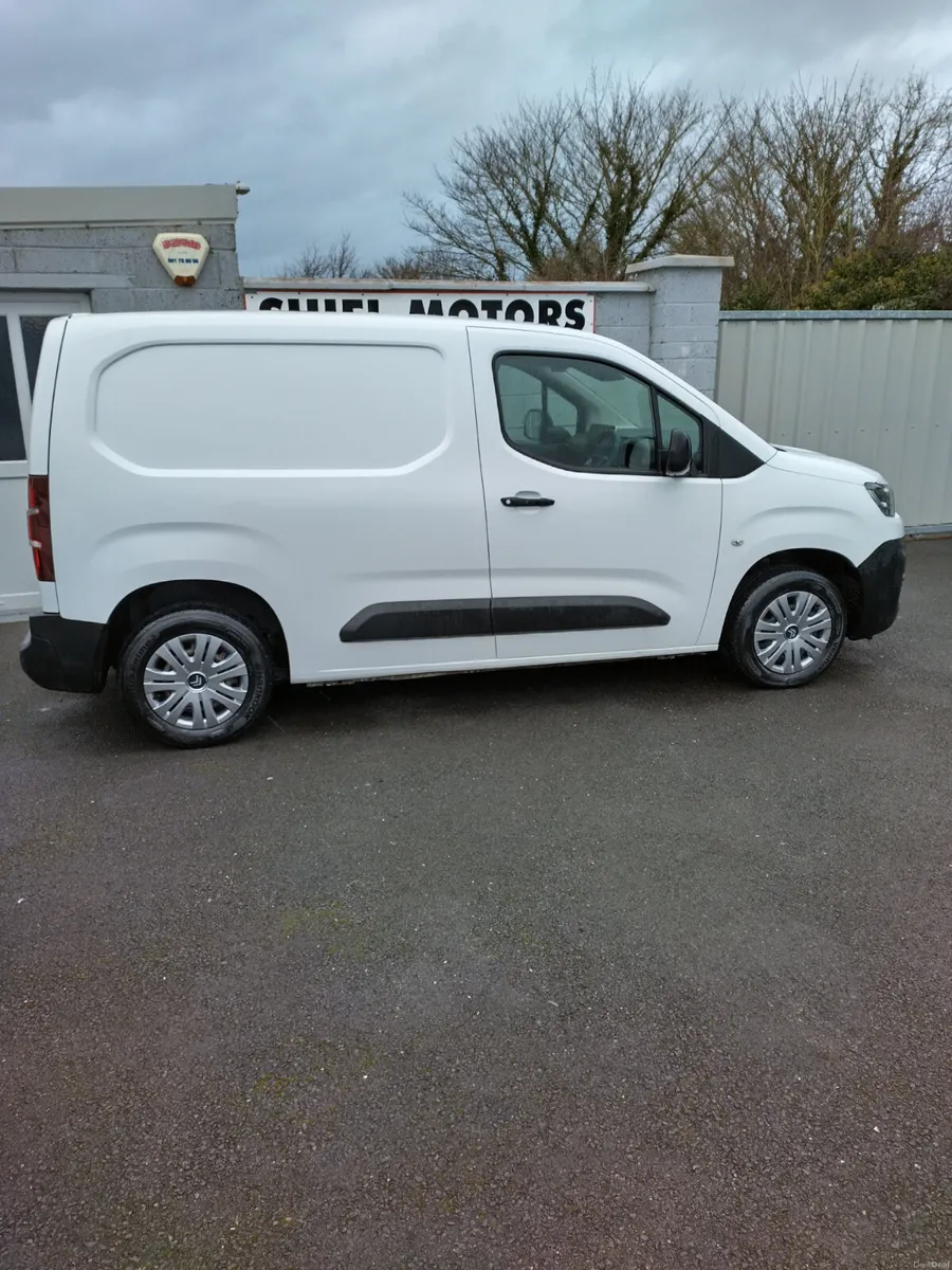 BERLINGO 2021 3 SEATER  DIESEL VAN - Image 1
