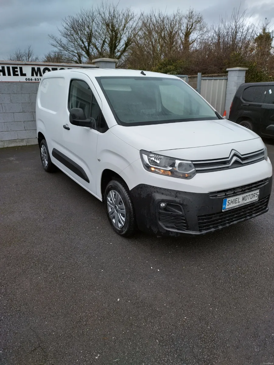 BERLINGO 2021 3 SEATER  DIESEL VAN - Image 3