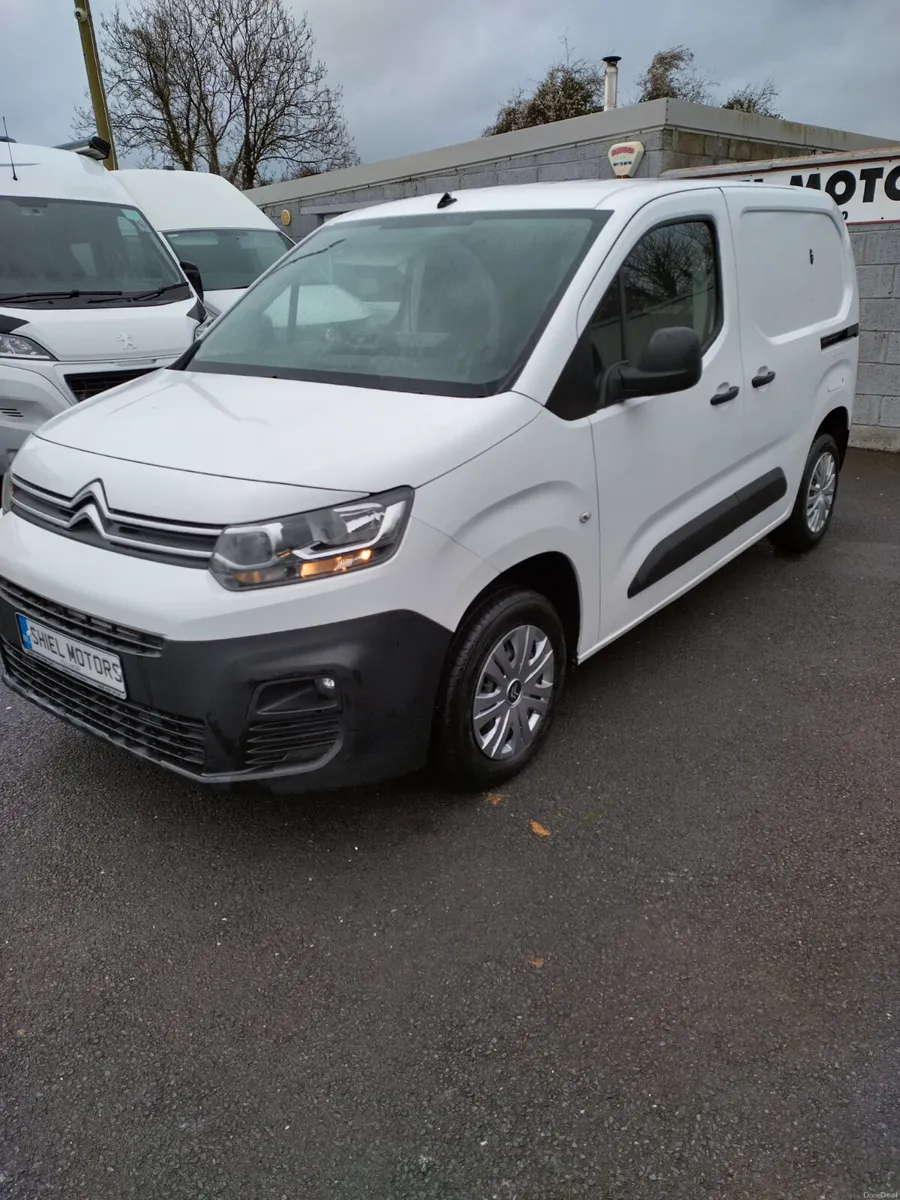 BERLINGO 2021 3 SEATER  DIESEL VAN - Image 4