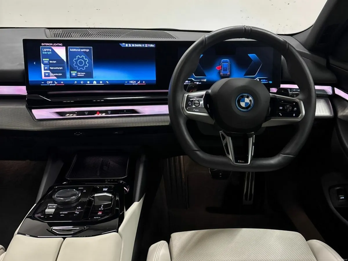 BMW 5-Series 530e PHEV M Sport Pro TOURING - Image 5