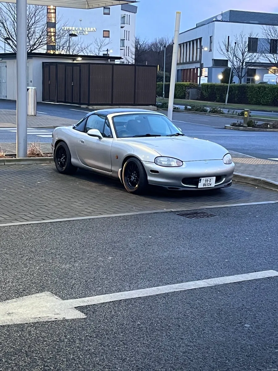 Mazda-MX5 - Image 1