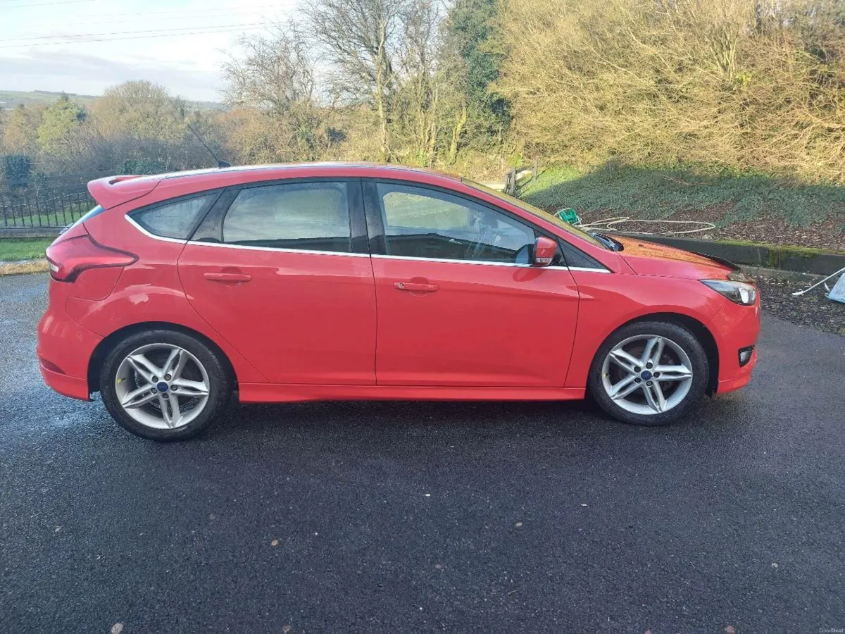 2016 Ford Focus ST Line - Image 4