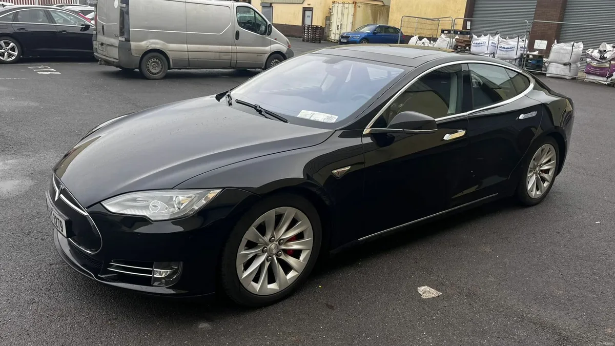 Tesla Model S LHD Performance Free supercharger - Image 4