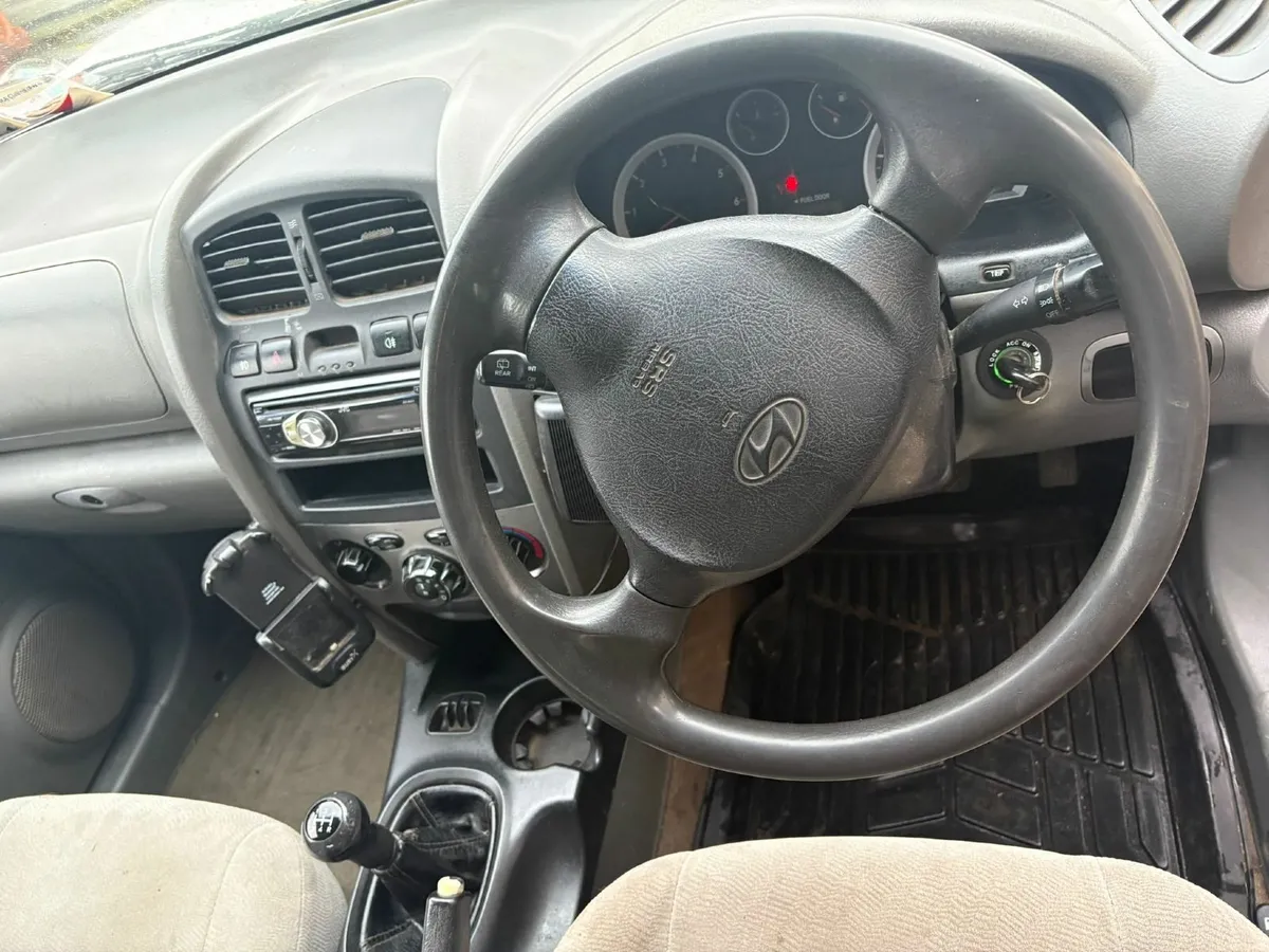 Hyundai Santa Fe 2005 - Image 4
