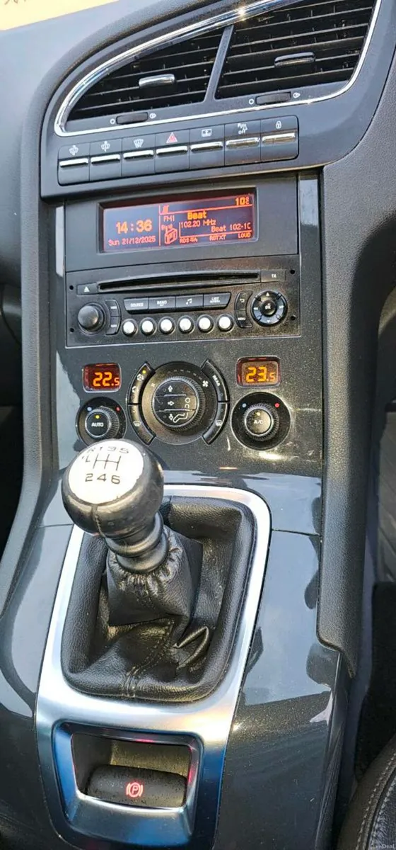 Peugeot 5008 7 SEATER HIGH SPEC QUICK SELL - Image 4