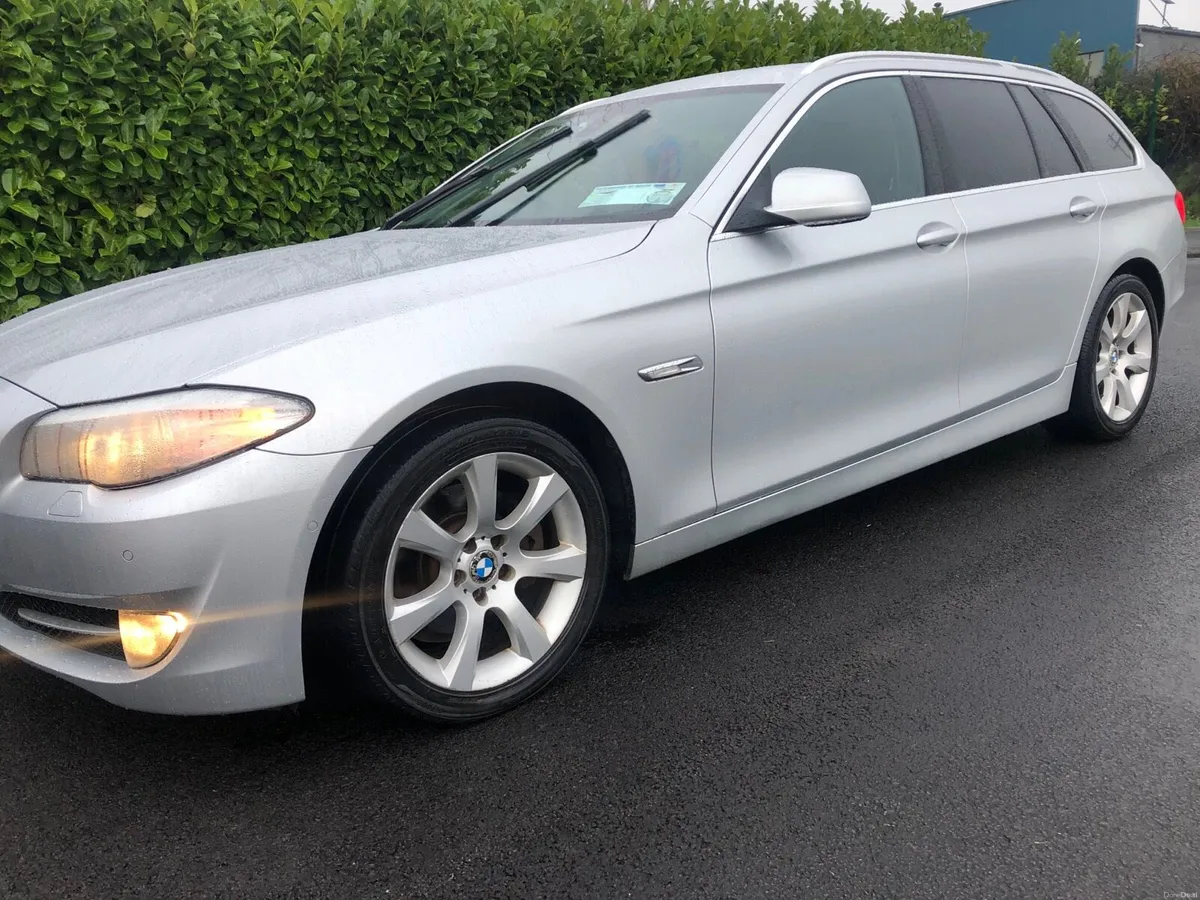 BMW 520d EXCLUSIVE AUTO TOURING MINT - Image 2