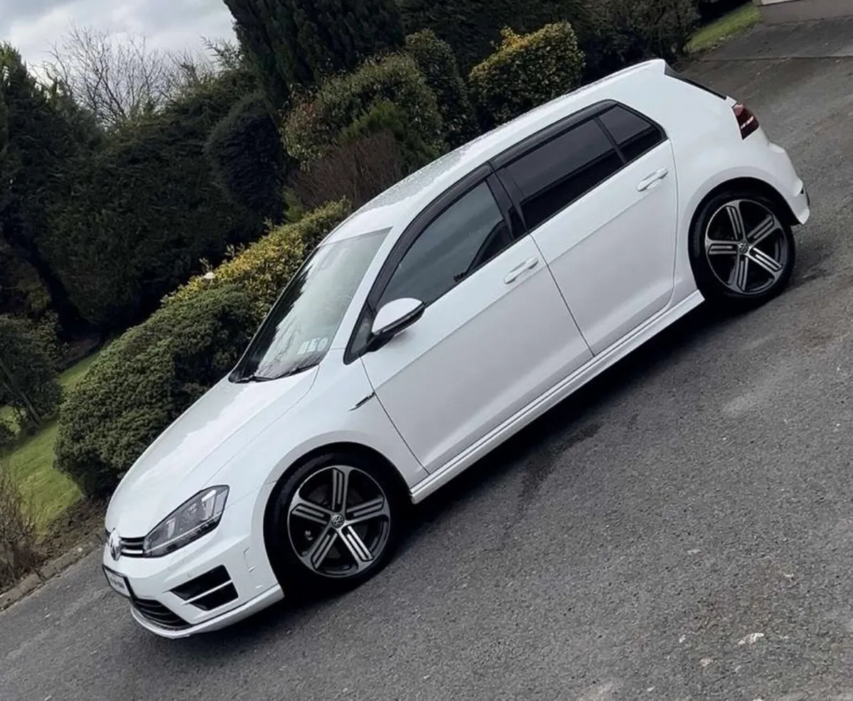 2015 VW Golf R - Image 2