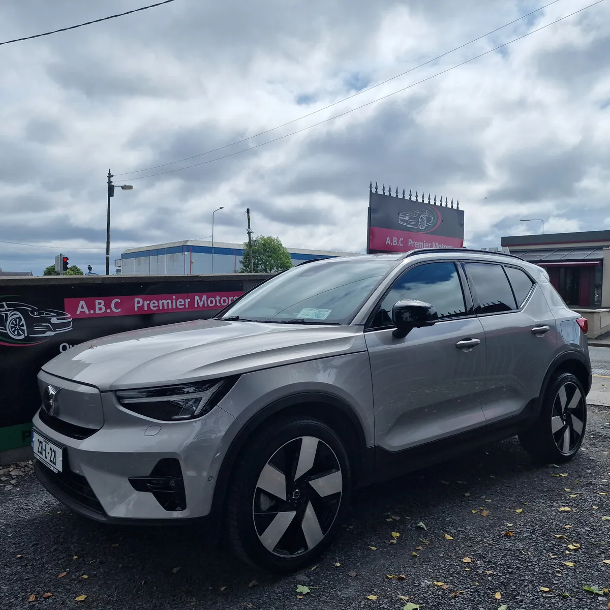 Volvo XC40 2023 400 km (WLTP) Electric - Image 2