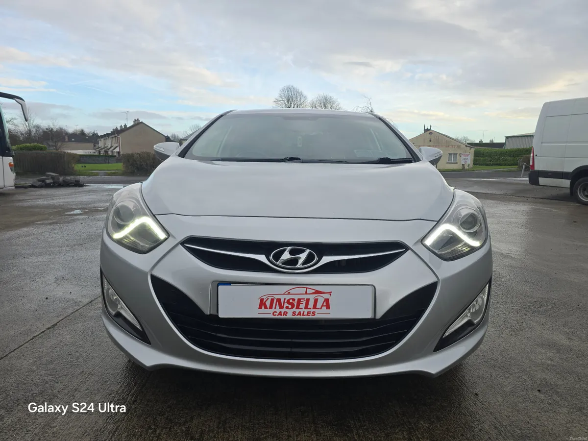 Hyundai i40  1.7 turbo diesel Executive - Image 2