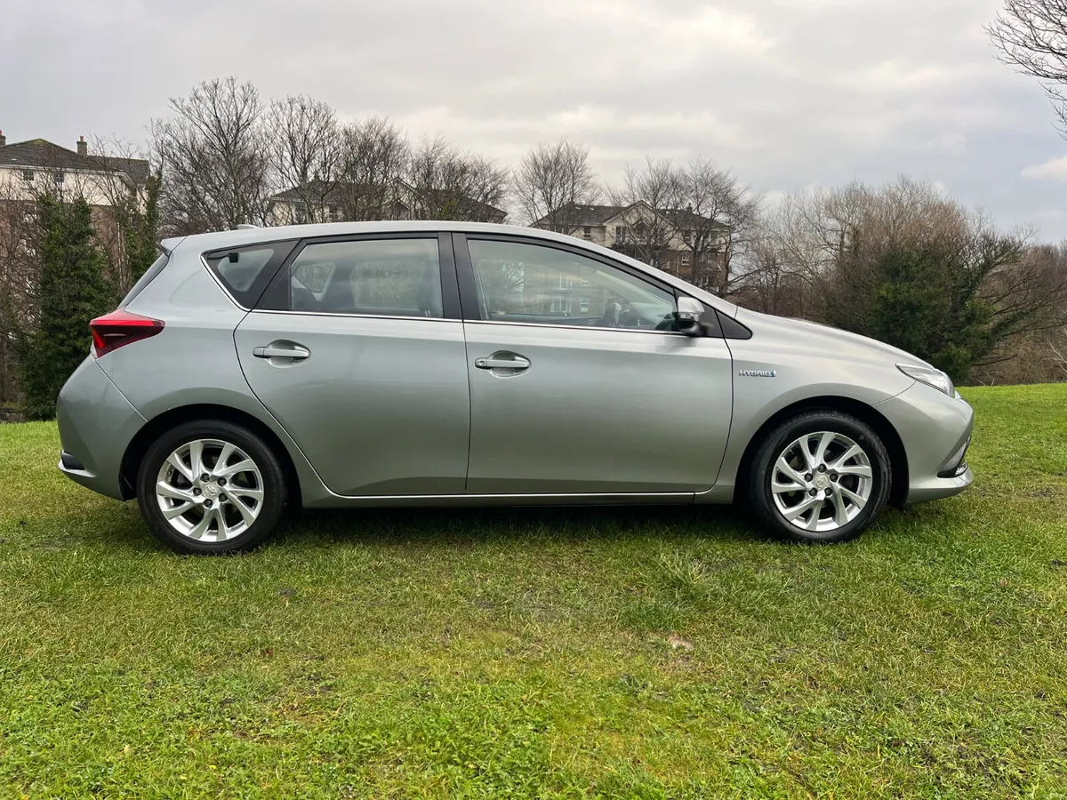2016 Toyota Auris Hybrid - Image 4
